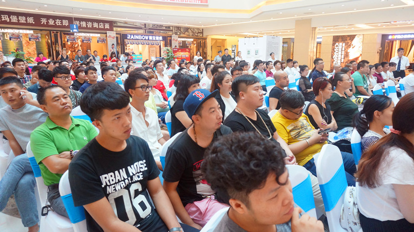 說明: 發(fā)布會(huì)現(xiàn)場.jpg