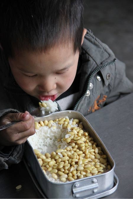 說(shuō)明: http://www.yijiafu.net/UploadFile/images/news/2011/xueshengzaichihuangdoufan.jpg